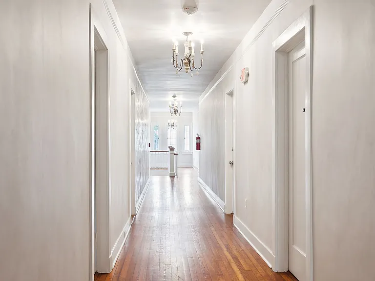 7 Fontainebleau Dr #301 — Photo 22