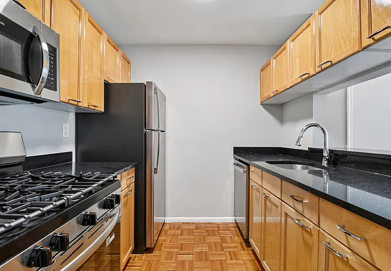 345 E 64th St #6B — Photo 4