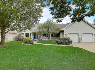 212 Fairbrook Dr, Waunakee, WI 53597