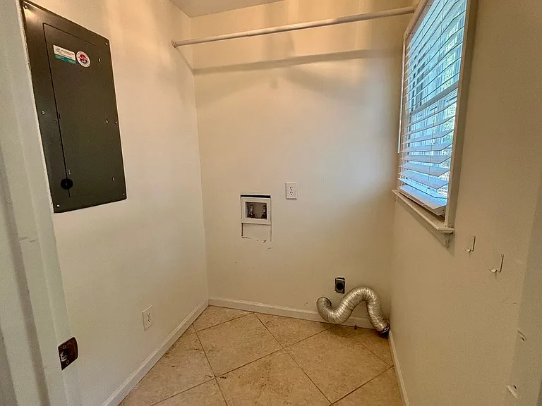 4160 Creekwood Dr — Photo 23