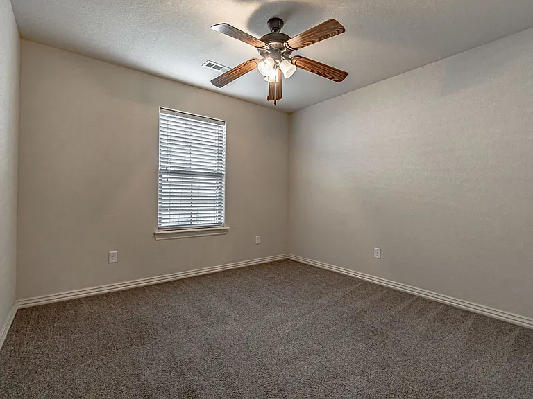 926 Kensington Dr — Photo 7