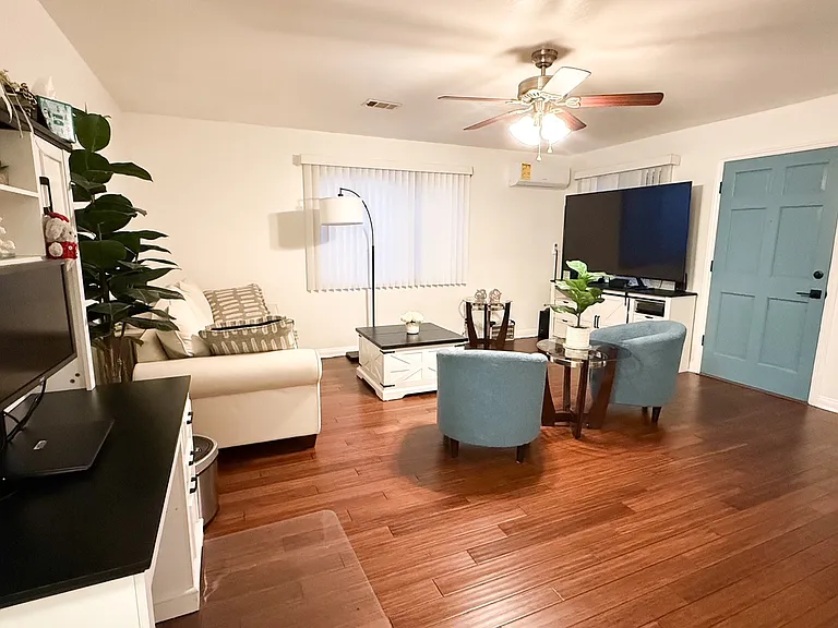 1609 Sierra Vista Ave — Photo 2