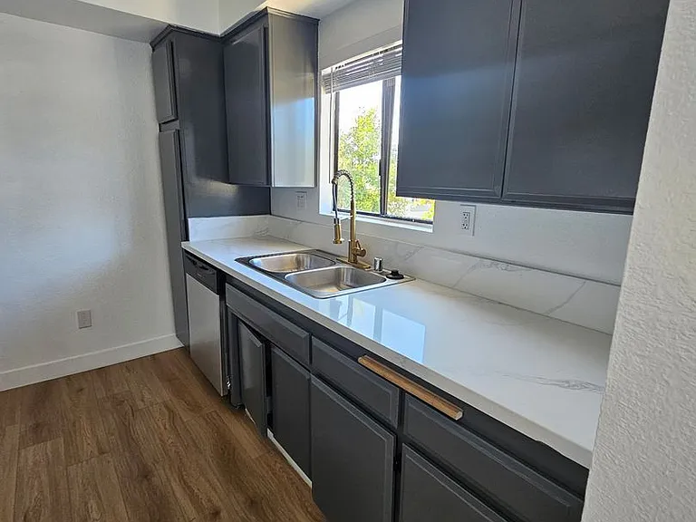 7061 Whitsett Ave — Photo 1