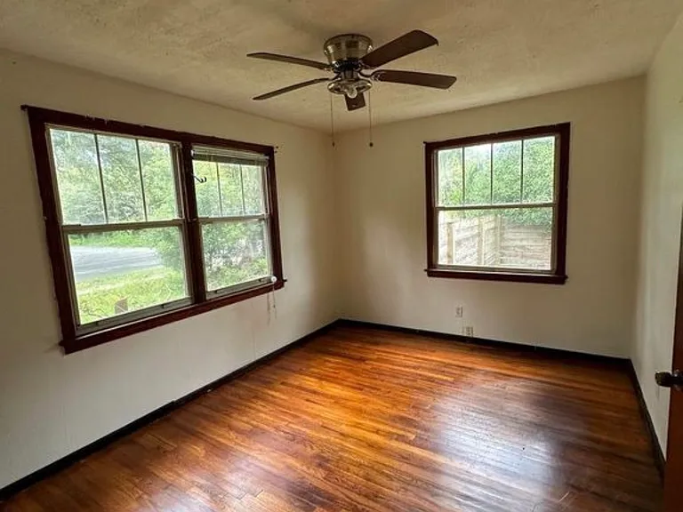 5103 Kingsbury St — Photo 9