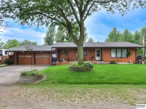 307 N Cedar St, Hooper, NE 68031