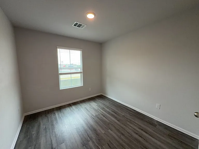 505 Hines Ave — Photo 15
