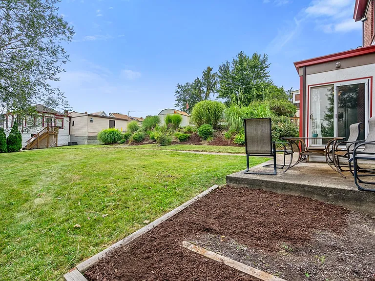 638 Margaret St — Photo 14
