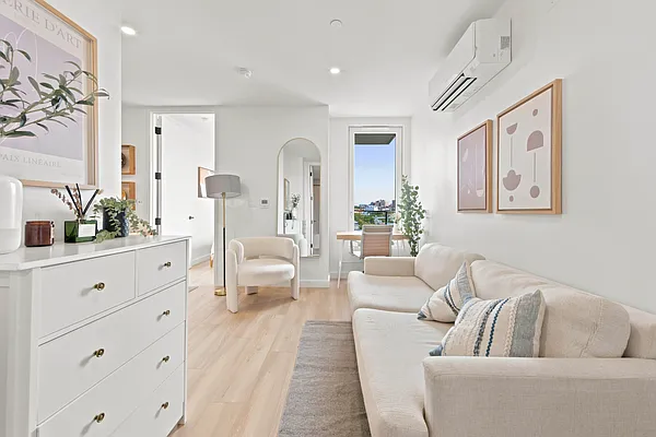 Living room, photo 1