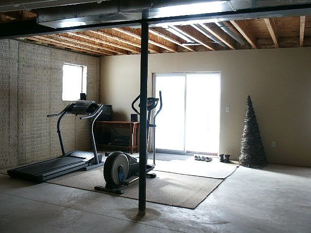 2000 SqFt Walkout LL w/Egress Windows