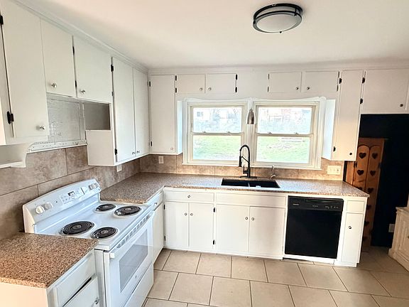 2nd image of 12706 E Erickson Rd