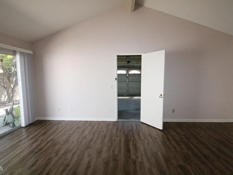 936 Belmont Ave — Photo 40