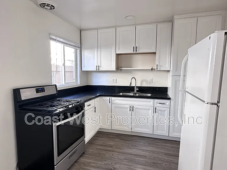 3837 1/2 Kendall St — Photo 3
