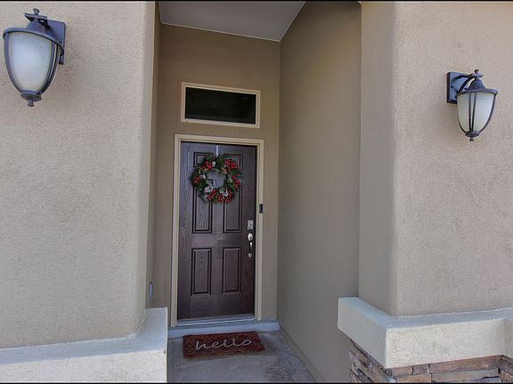 3rd image of 12372 Knightsbridge Dr