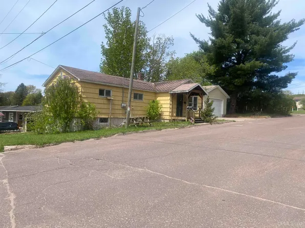 210 Birch St, Hancock, MI 49930