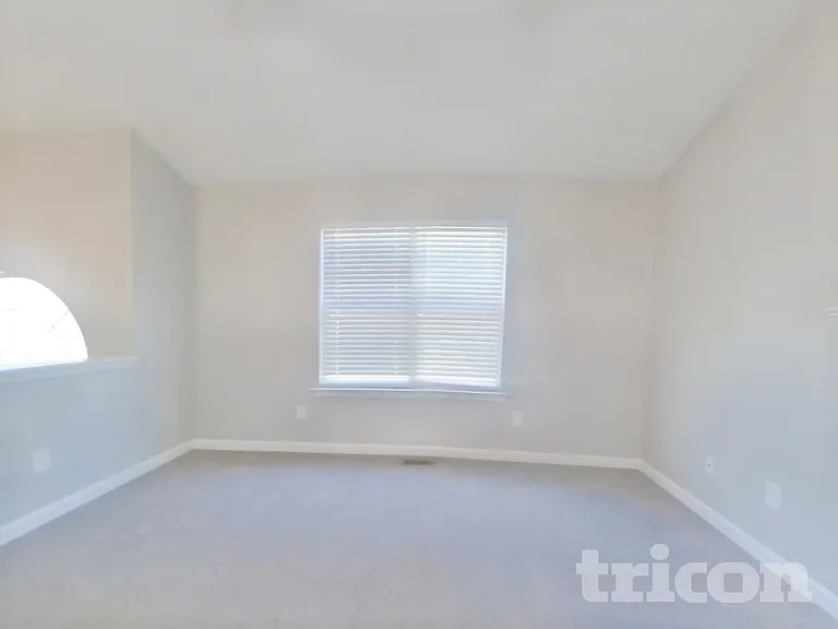 230 Ashbury Ct — Photo 2