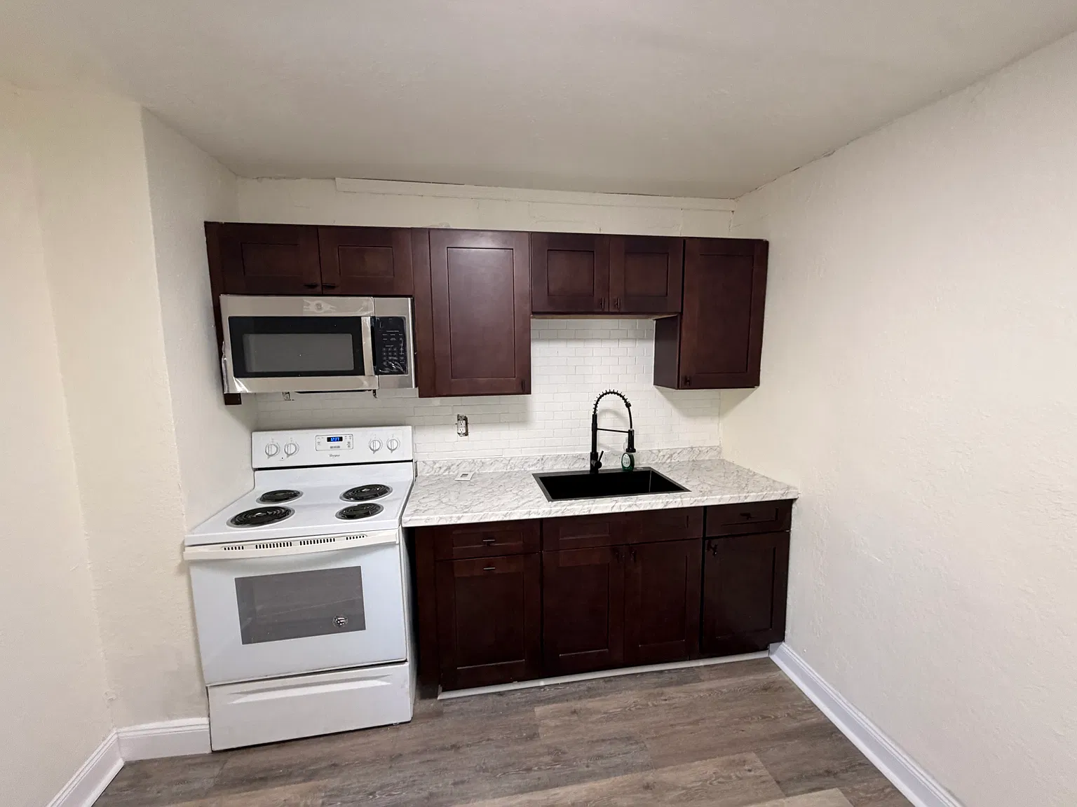 2 bed, 700 sqft, $950 — Photo 2