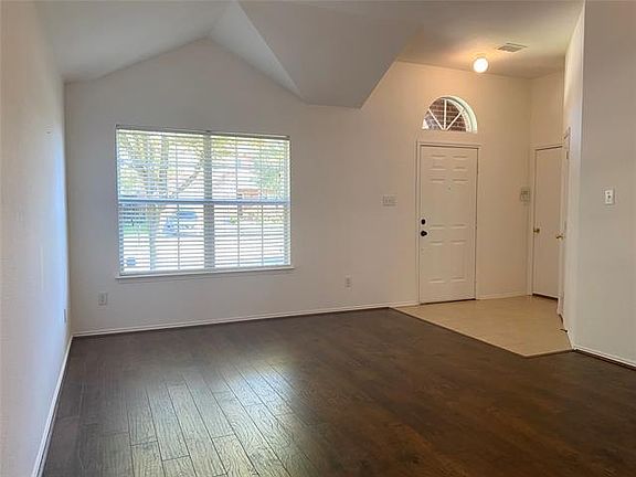 2nd image of 1924 Jackson Dr