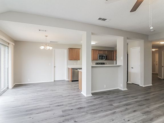 5th image of 823 Sage Meadow Dr