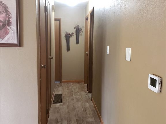 5th image of 212 Mulford Dr