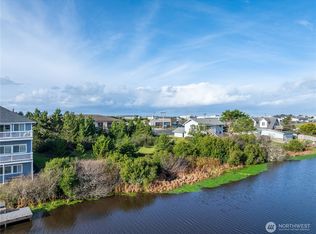 564 & 568 Point Brown Avenue NE, Ocean Shores, WA