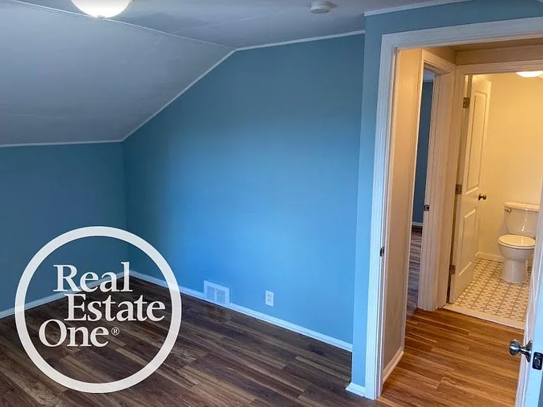 23909 Elmira St — Photo 13