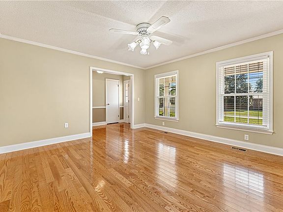 4th image of 173 Madison St