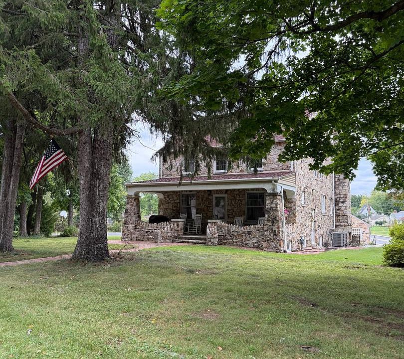 1st image of 798 Valley Rd