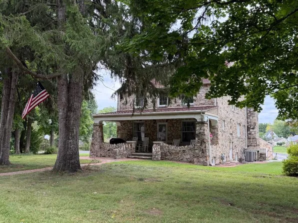 798 Valley Rd, Enola, PA 17025