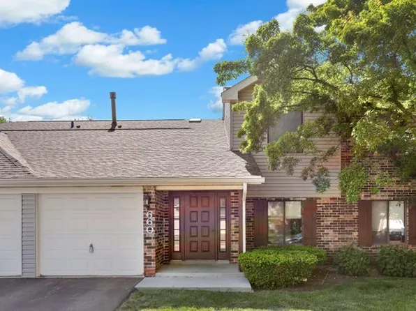 660 Cross Creek Dr W #2B, Roselle, IL 60172