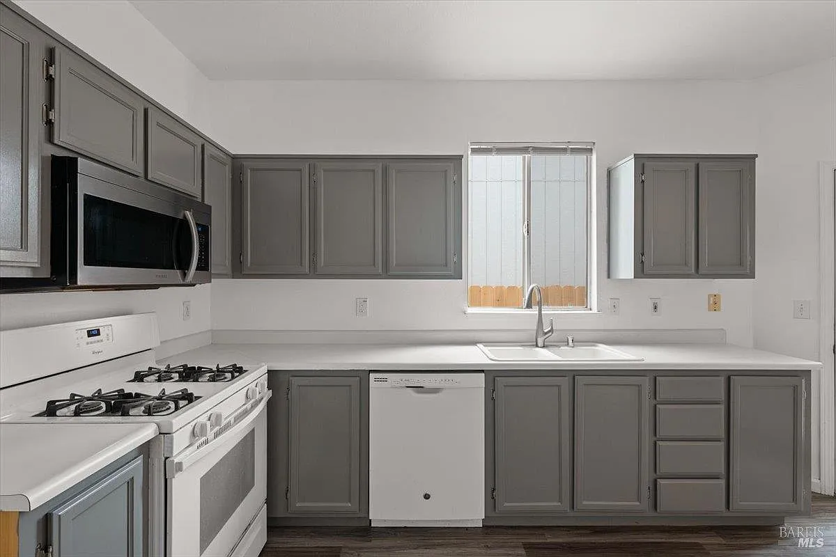 1447 Tammy Way - Photo 8