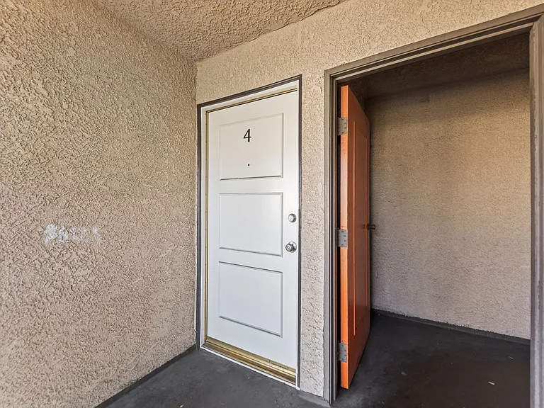 248 E Buckthorn St — Photo 21