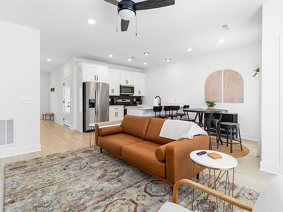4th image of 64 Holland Park W Lot 64