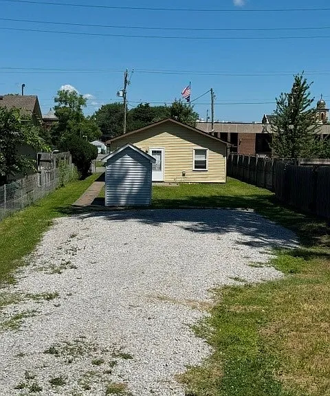 220 E Market St — Photo 3