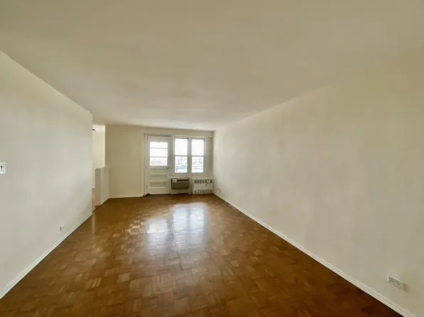 370 Ocean Parkway image 1 of 8