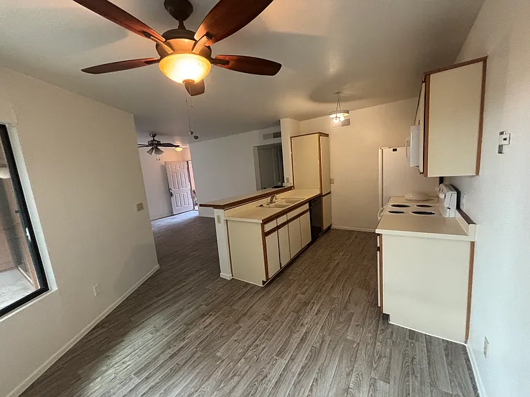 5612 S Wood Crest Dr — Photo 3