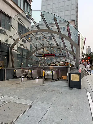 Sold by Manhattan Boutique Real Estate | media 23