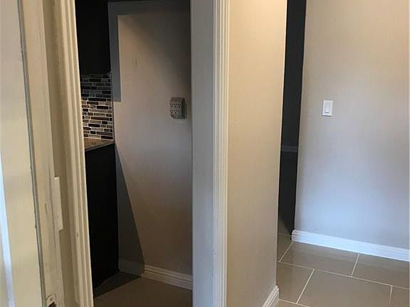 4th image of 3424 Miramar Dr