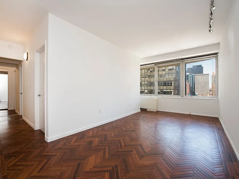 216-218 E 47th St #21A — Photo 3