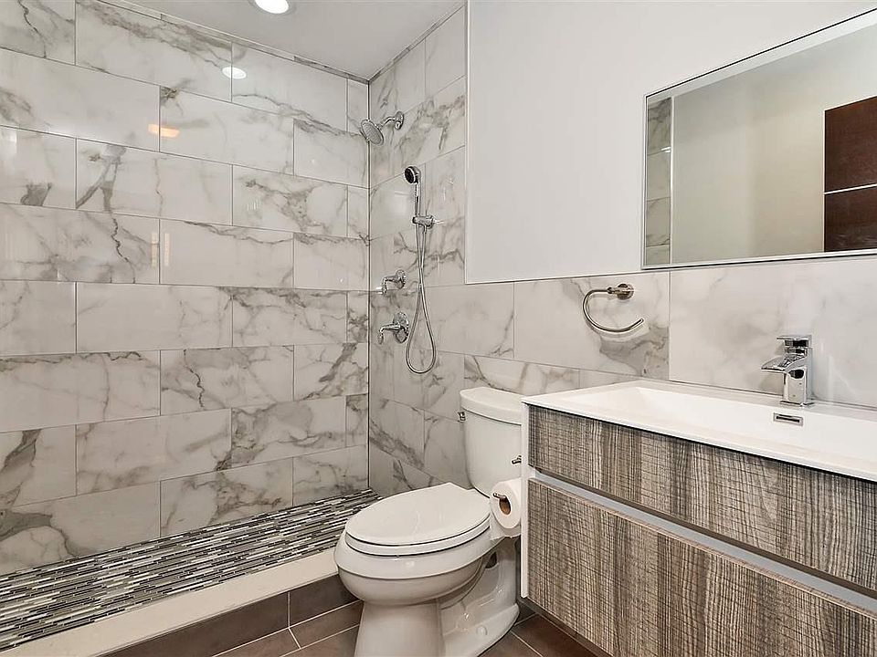 2nd image of 621 14th St Unit 3