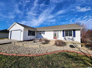 805 W Monroe St, Athens, IL 62613