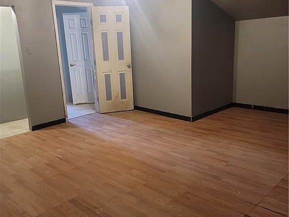 4th image of 1809 Volcano Ave