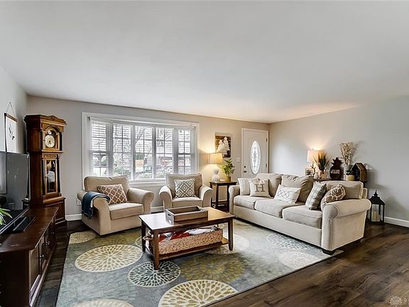 5th image of 215 Weller Ave