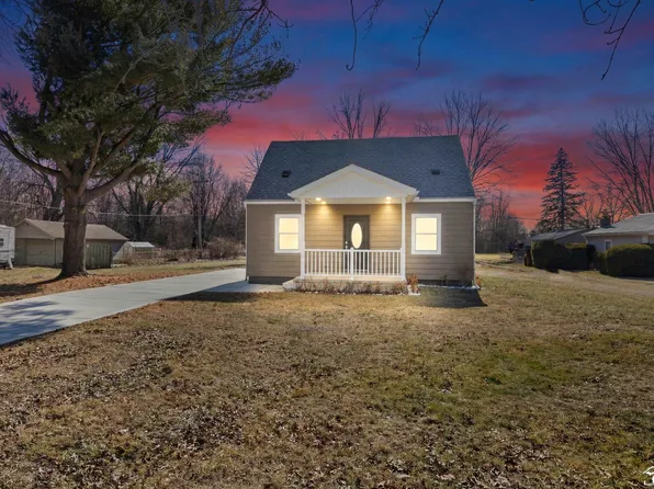 533 Center St, Carleton, MI 48117