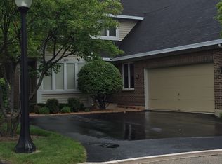 1620 E Avon Ct, Arlington Heights, IL 60004