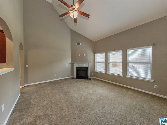 4th image of 402 Glen Cross Way