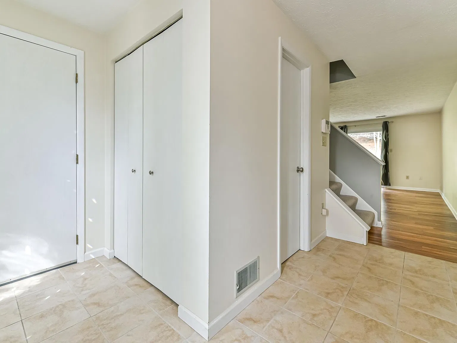 11 Monmouth Dr — Photo 4