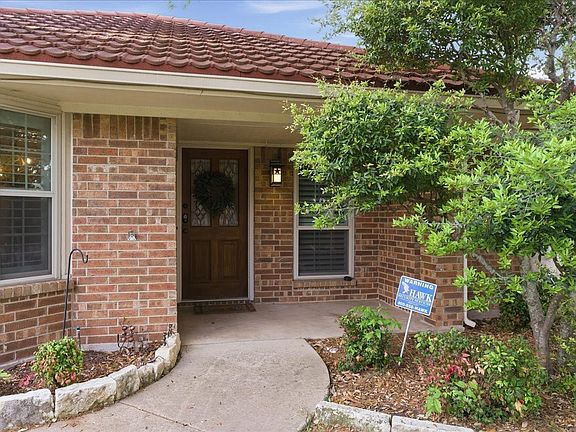 3rd image of 8325 Crosswind Dr