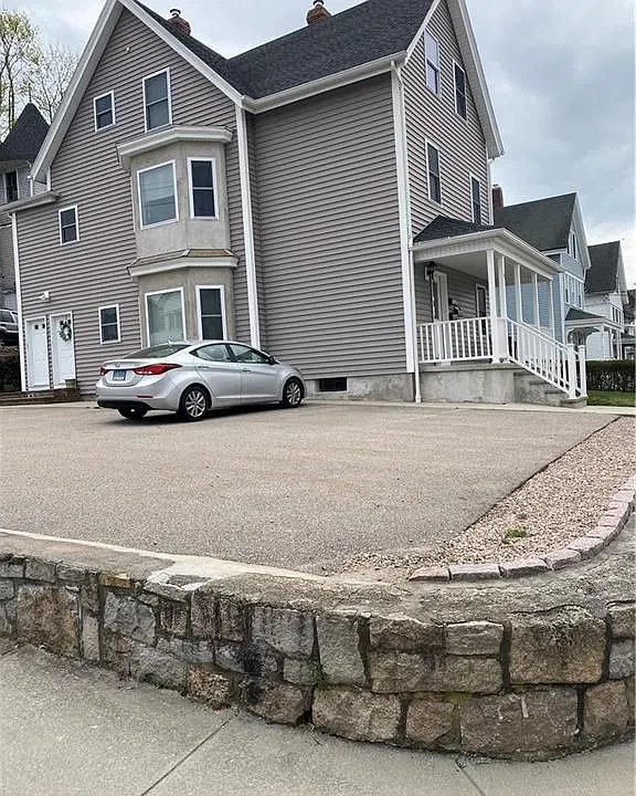 15 Newton Ave #3