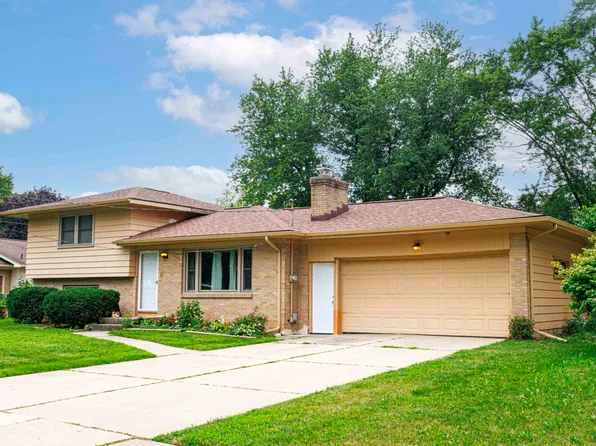 4545 Bonnie Ave SE, Kentwood, MI 49508