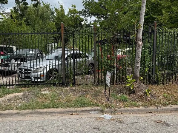 8918 Bellflower St, Houston, TX 77063